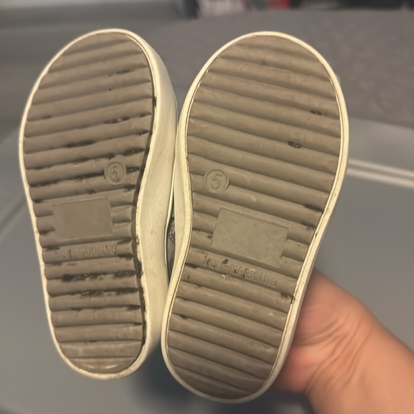 Grey bow tie shoes size 5 - Picture 2 of 3